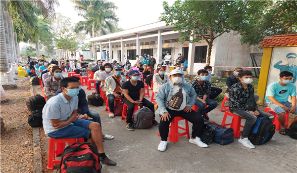 Huyện Giang Thành: Tiễn 259 kiều bào hoàn thành cách ly về quê đón Tết Nguyên đán